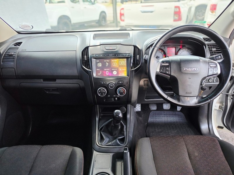 Isuzu D-Max - Motortoria - Image 12
