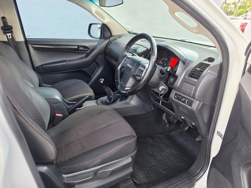 Isuzu D-Max - Motortoria - Image 14