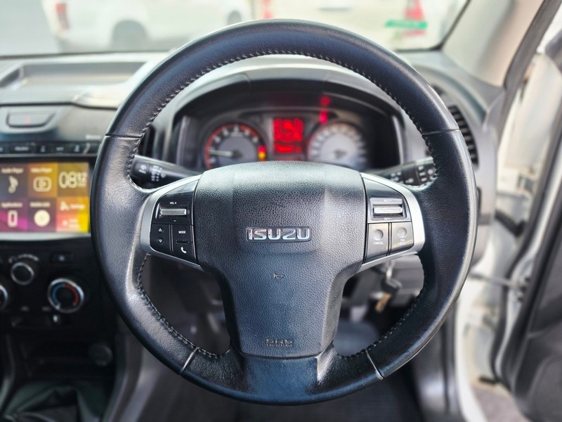 Isuzu D-Max - Motortoria - Image 15