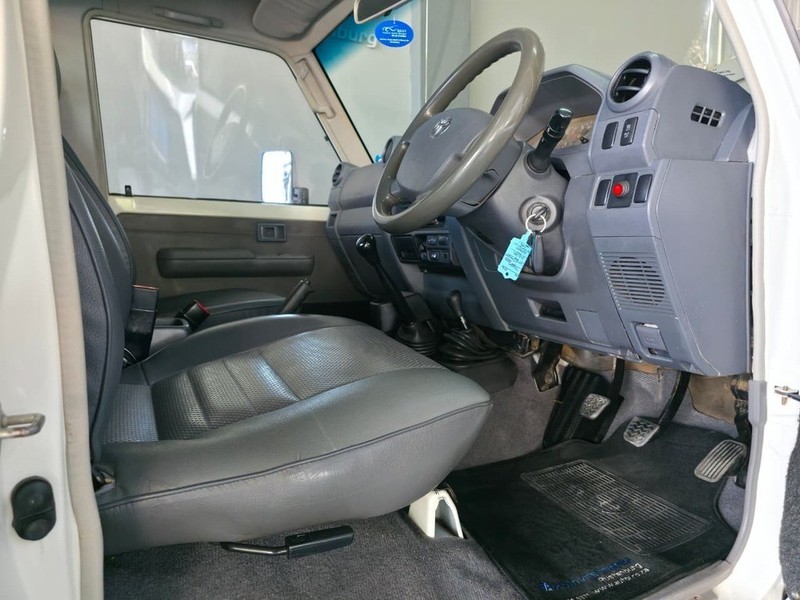 Toyota Land Cruiser - Auto Investments Rustenburg - Image 18