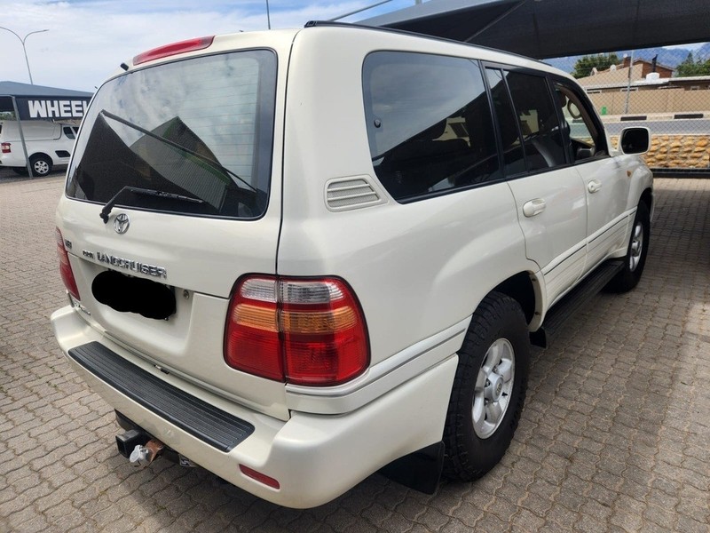 Toyota Land Cruiser - WHEELSPOT - Image 4