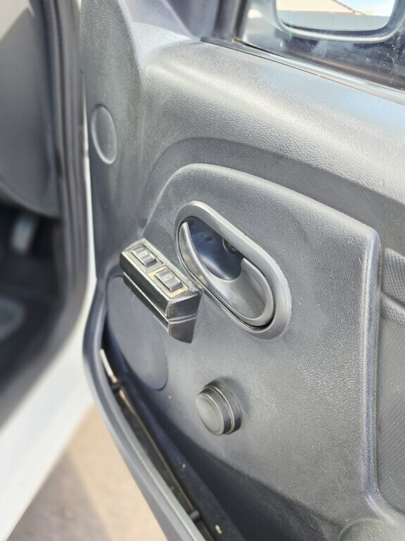 Nissan NP200 - Motortoria - Image 10