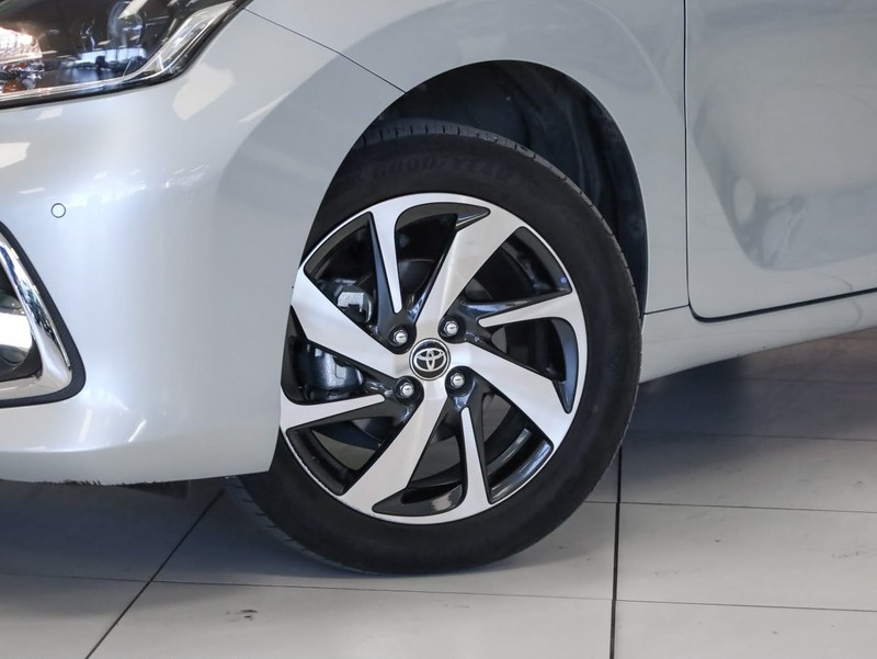Toyota Starlet - Geely Sandton - Image 2