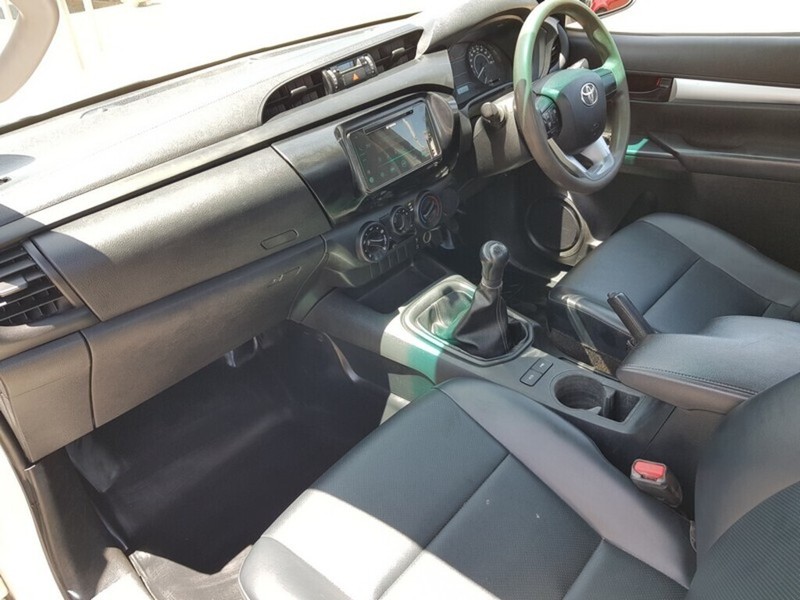 Toyota Hilux - Auto Investments Waterkloof - Image 15