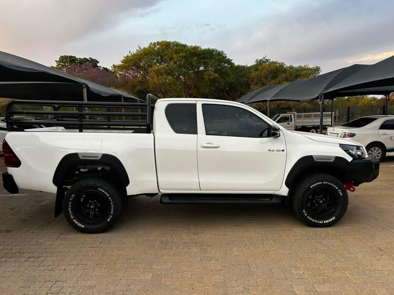 Toyota Hilux - Mit Mak Motors - Image 3