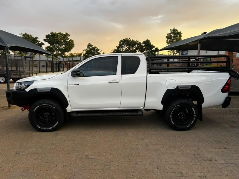 Toyota Hilux - Mit Mak Motors - Image 8