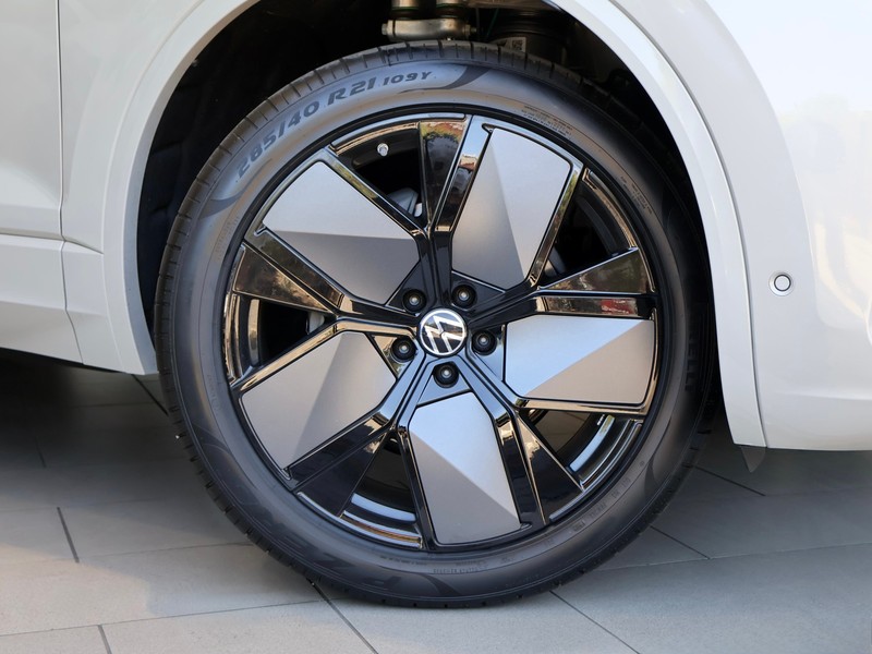 Volkswagen Touareg - Hatfield VW Pretoria - Image 2