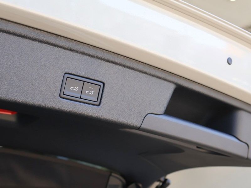 Volkswagen Touareg - Hatfield VW Pretoria - Image 17