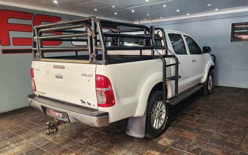 Toyota Hilux - FS Cars - Image 4