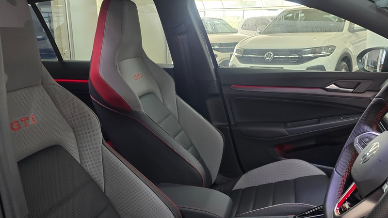 Volkswagen Golf - Hatfield VW Northcliff - Image 9