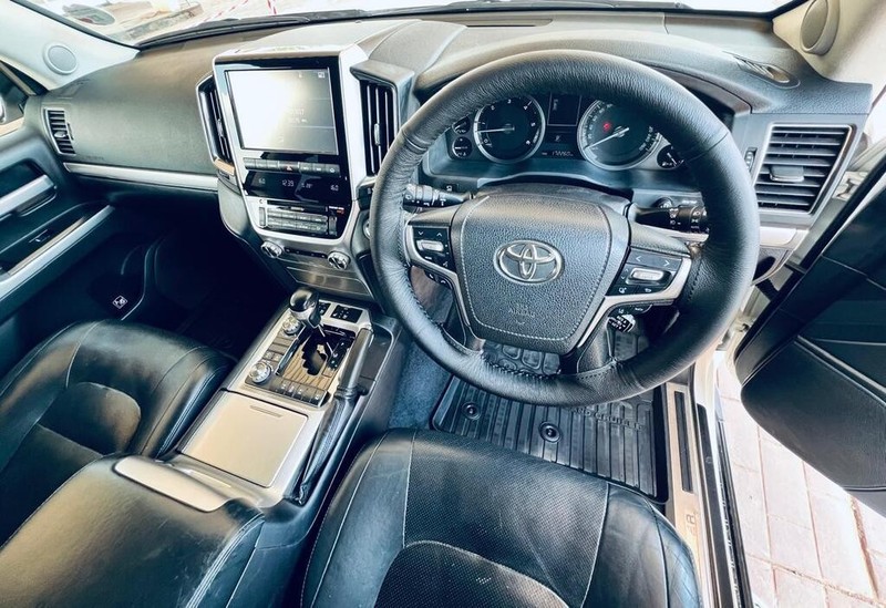 Toyota Land Cruiser - Auto Investments Waterkloof - Image 15