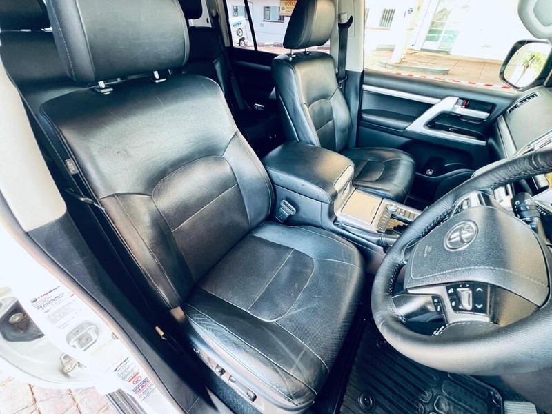 Toyota Land Cruiser - Auto Investments Waterkloof - Image 14
