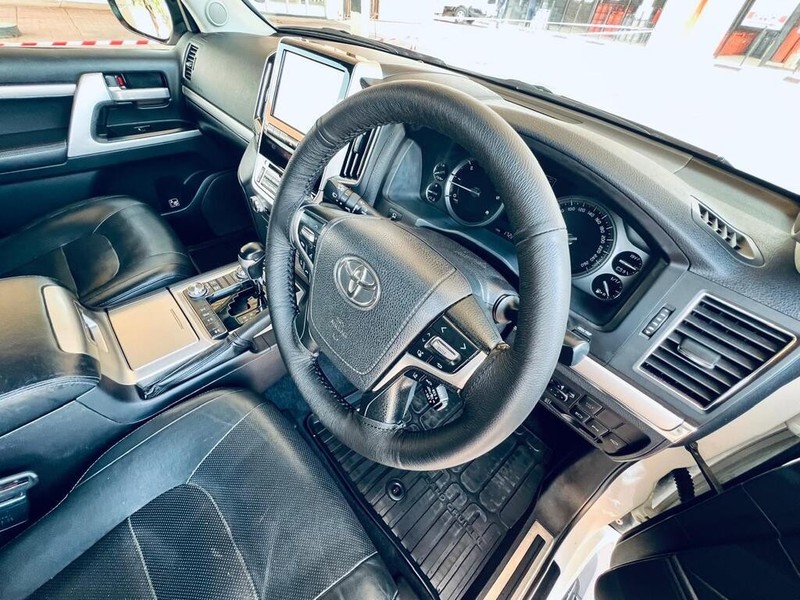 Toyota Land Cruiser - Auto Investments Waterkloof - Image 16