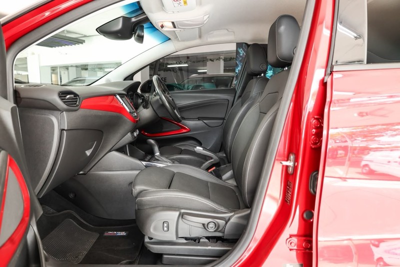 Opel Crossland - OMODA JAECOO Hatfield - Image 7