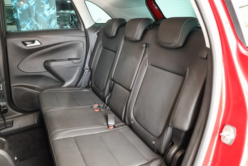 Opel Crossland - OMODA JAECOO Hatfield - Image 13