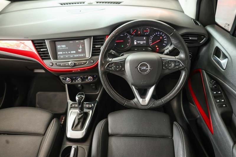Opel Crossland - OMODA JAECOO Hatfield - Image 14