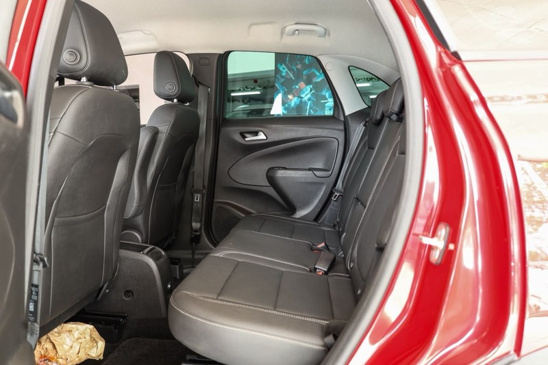 Opel Crossland - OMODA JAECOO Hatfield - Image 12
