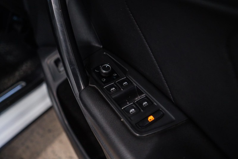 Volkswagen Tiguan Allspace - Chery Waterfall - Image 8