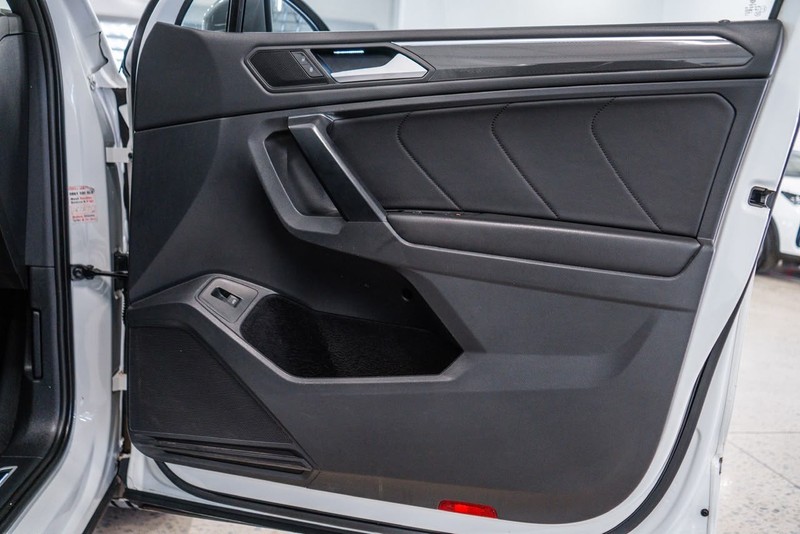 Volkswagen Tiguan Allspace - Chery Waterfall - Image 9
