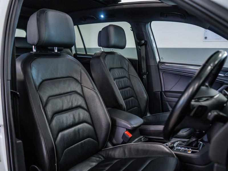 Volkswagen Tiguan Allspace - Chery Waterfall - Image 10