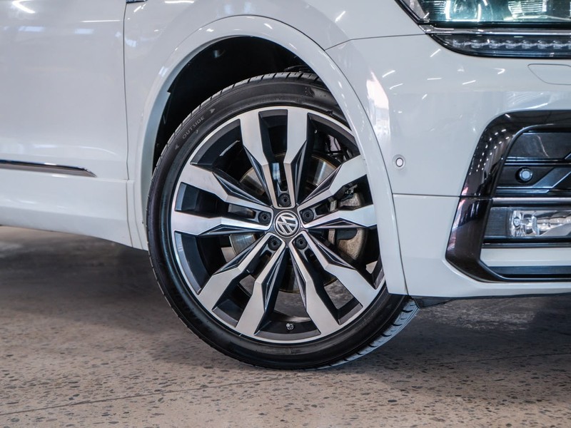 Volkswagen Tiguan Allspace - Chery Waterfall - Image 2