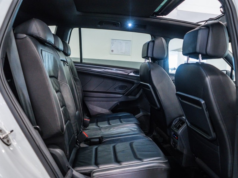 Volkswagen Tiguan Allspace - Chery Waterfall - Image 13