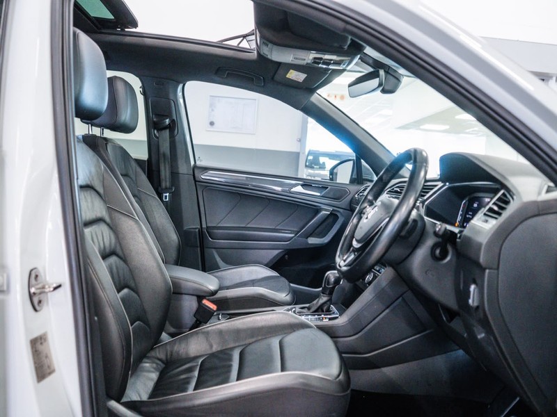 Volkswagen Tiguan Allspace - Chery Waterfall - Image 12