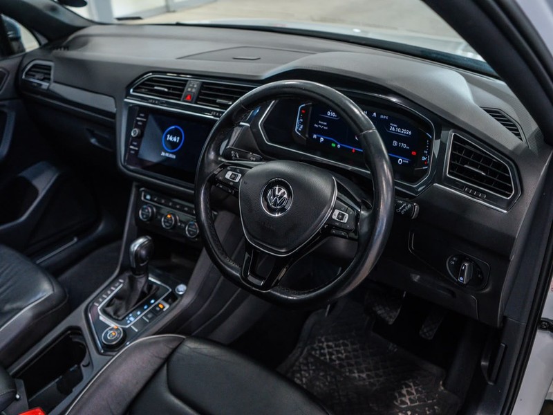 Volkswagen Tiguan Allspace - Chery Waterfall - Image 14