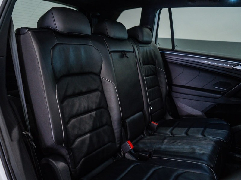 Volkswagen Tiguan Allspace - Chery Waterfall - Image 15