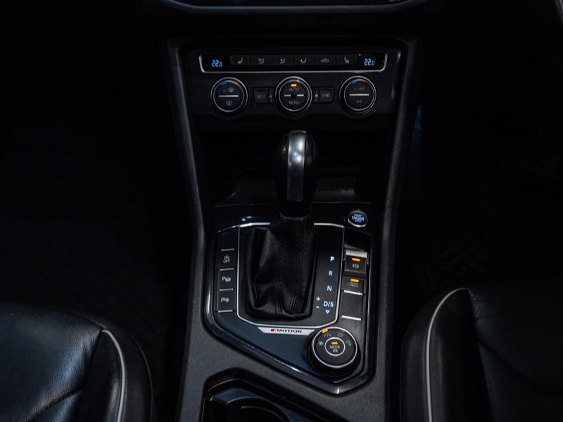 Volkswagen Tiguan Allspace - Chery Waterfall - Image 17