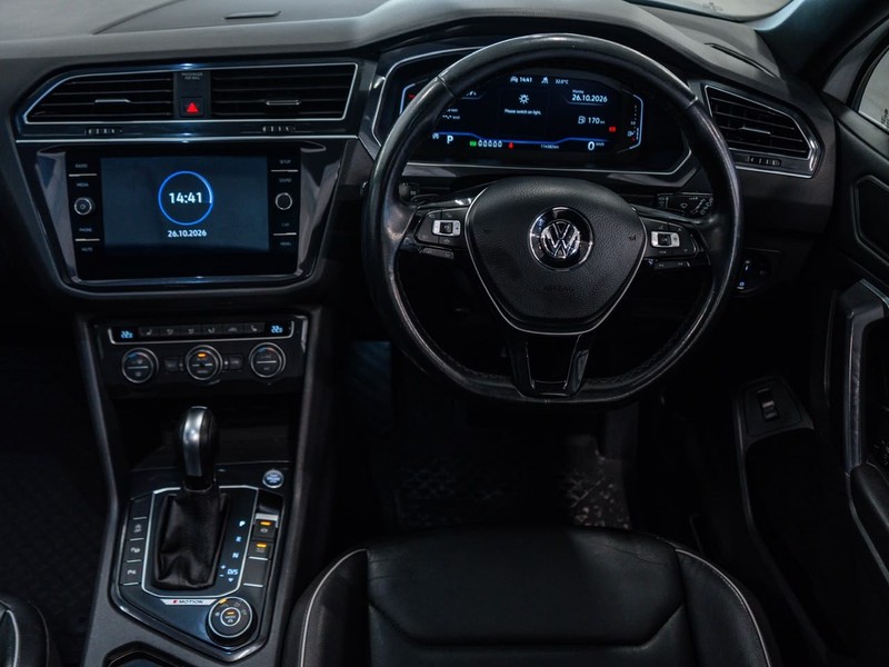 Volkswagen Tiguan Allspace - Chery Waterfall - Image 18