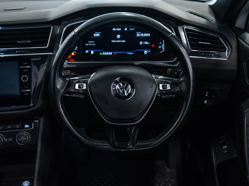 Volkswagen Tiguan Allspace - Chery Waterfall - Image 19